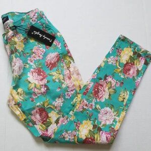 Trendy Angela Floral Ankle Jeans Size 3
